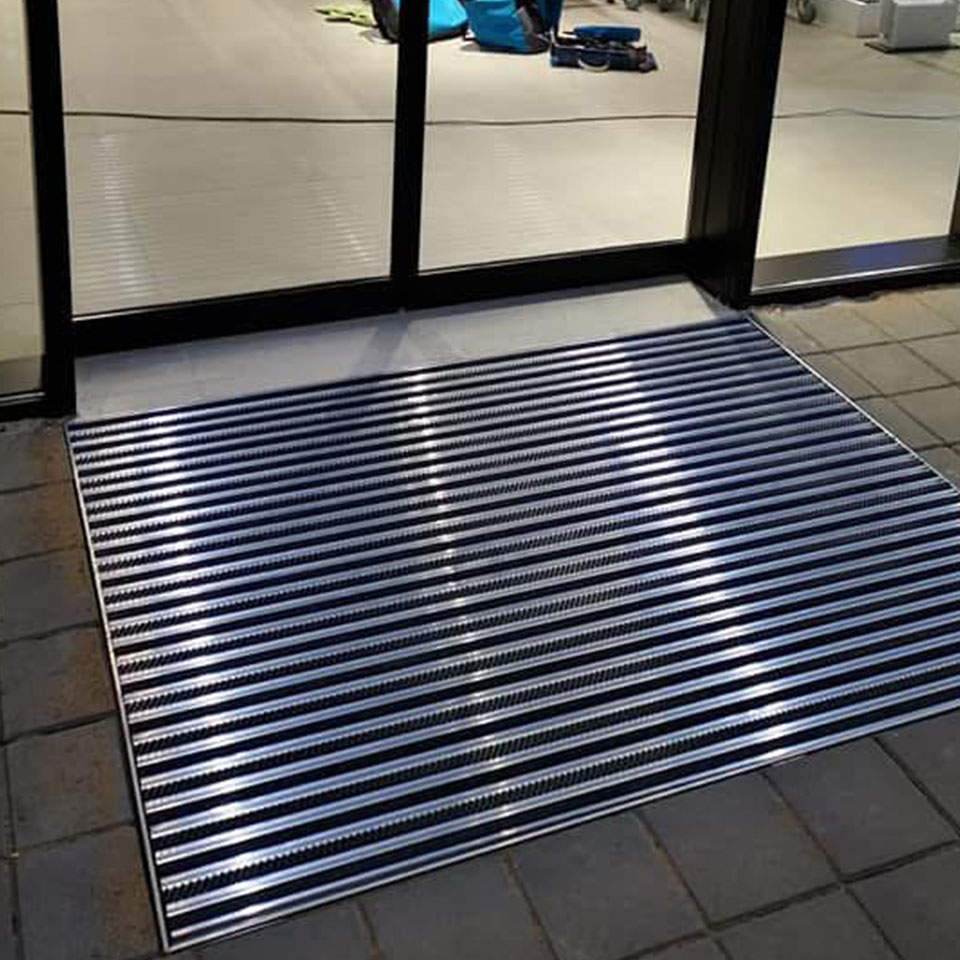 Aluminijumski otirač sa sistemom za odvodnjavanje