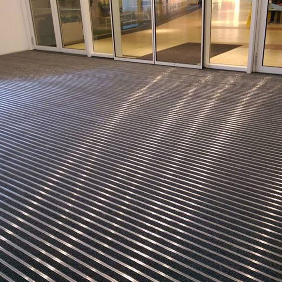 Aluminijumski otirač sa četkicama za maksimalnu efikasnost